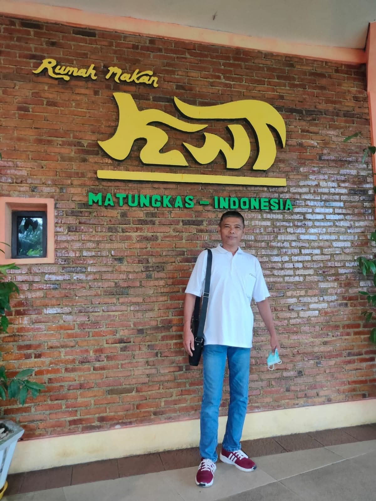 Pdt. Rusli Rakian, S.Th